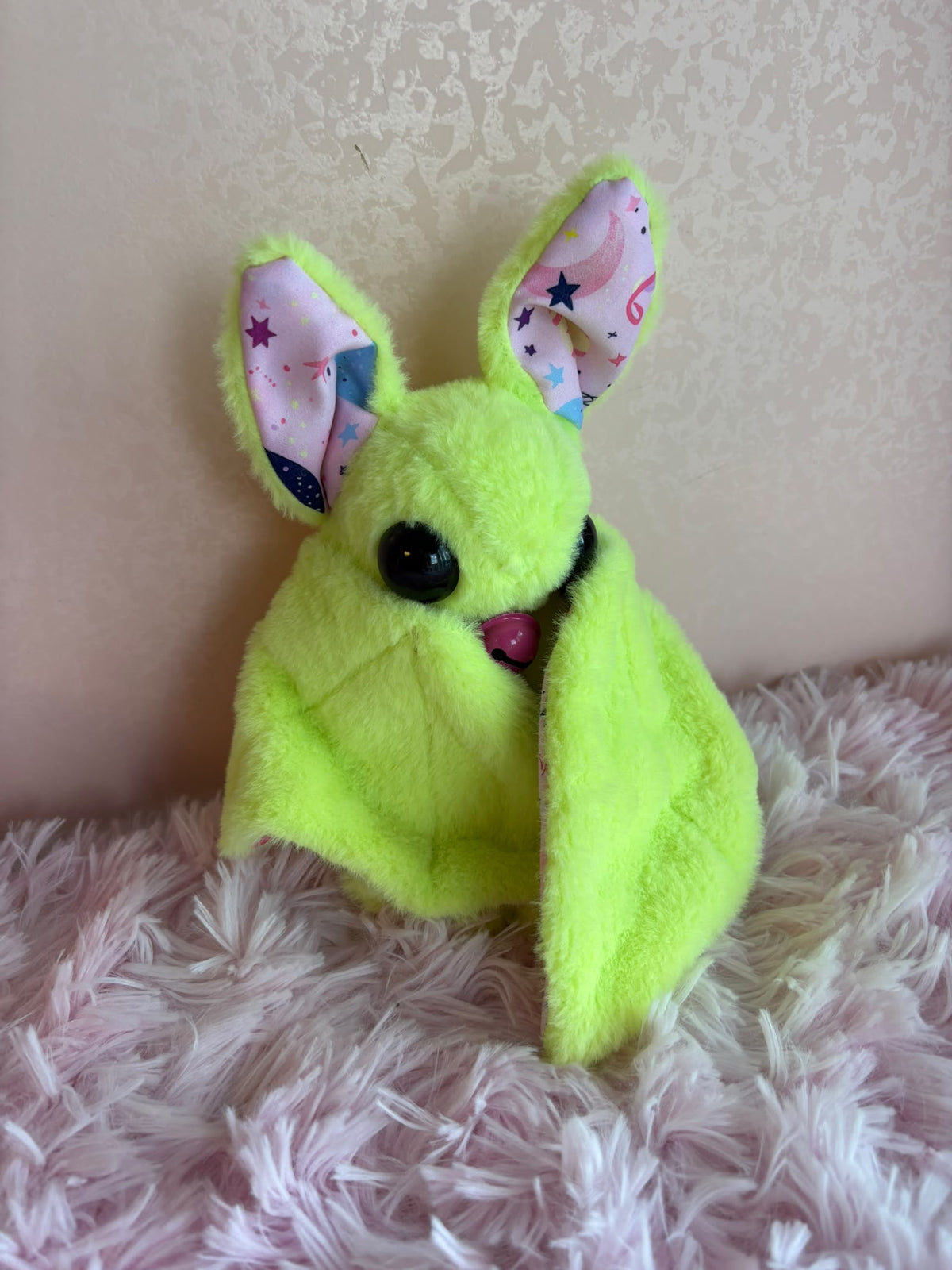 🦇🔔🪐 Pipistrello Neon Saturn  – Peluche in Tessuto Handmade -Peluche Colorato Soffice