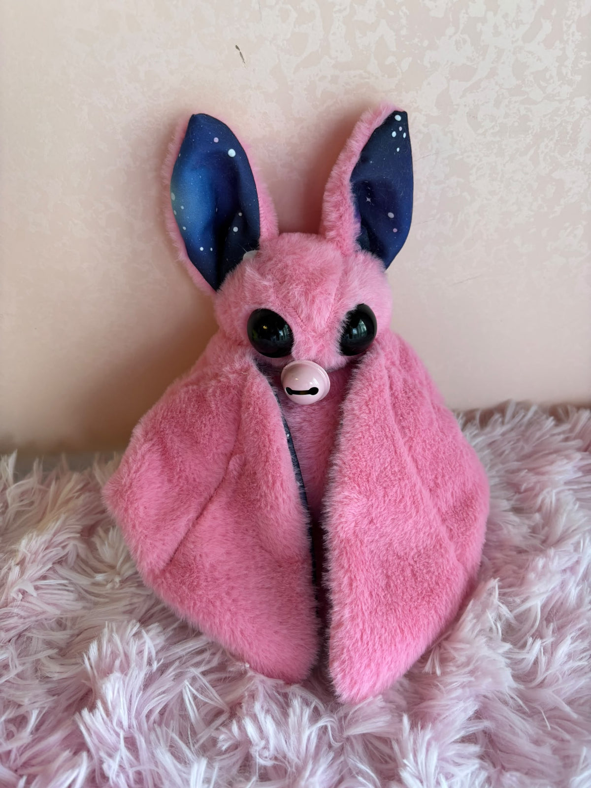 🦇🔔🌌 Pipistrello Pink Galaxy – Peluche in Tessuto Handmade -Peluche Colorato Soffice